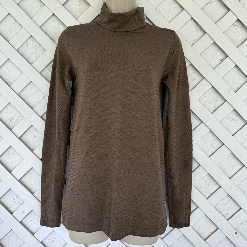 Athleta Flurry Blizzard Printed Shine Turtleneck Womens Brown Fitted